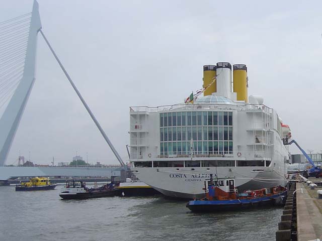 Cruiseschip ms Costa Europa van Costa Crociere aan de Cruise Terminal Rotterdam