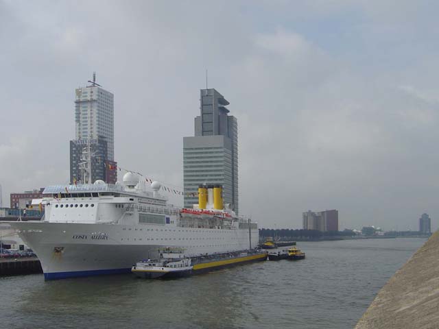 Cruiseschip ms Costa Europa van Costa Crociere aan de Cruise Terminal Rotterdam