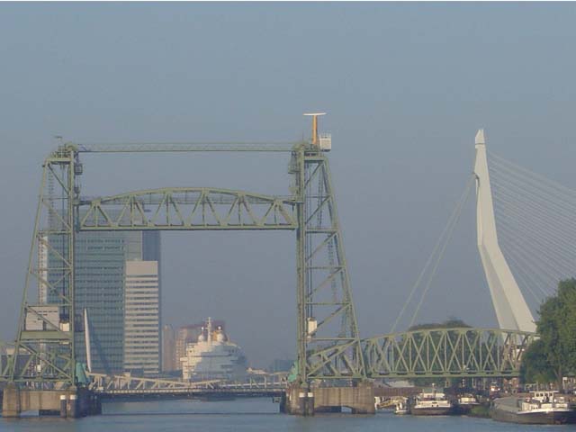 Cruiseschip ms Costa Europa van Costa Crociere aan de Cruise Terminal Rotterdam