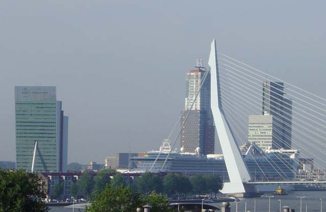 Cruiseschip ms Golden Princess van Princess Cruises aan de Cruise Terminal Rotterdam