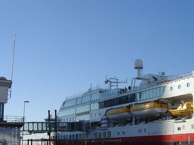 Cruiseschip ms Midnatsol van TFDS aan de Cruise Terminal Rotterdam