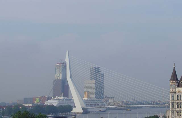 Cruiseschip ms Oriana van P&O aan de Cruise Terminal Rotterdam