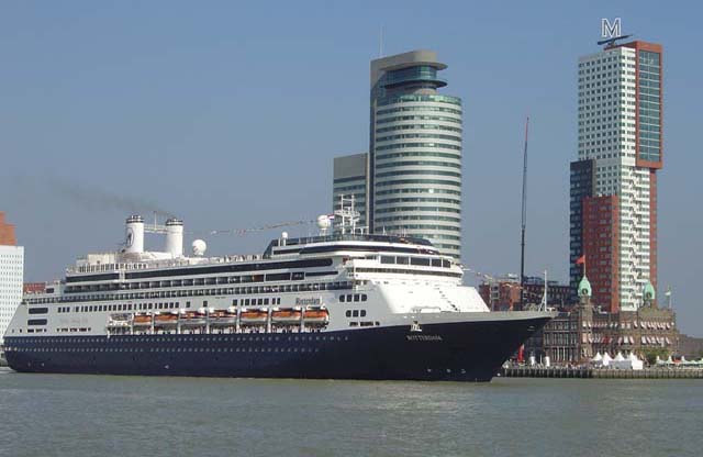 Cruiseschip ms Rotterdam van de Holland America Line aan de Cruise Terminal Rotterdam