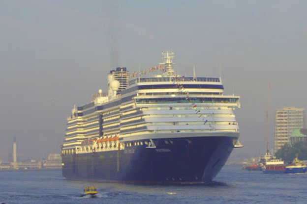 Cruiseschip ms Westerdam van de Holland America Line aan de Cruise Terminal Rotterdam