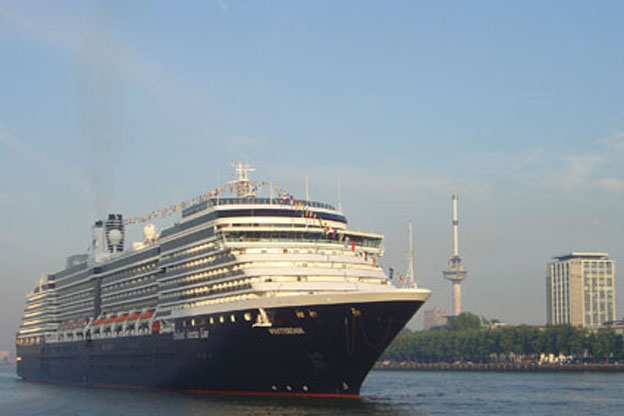Cruiseschip ms Westerdam van de Holland America Line aan de Cruise Terminal Rotterdam