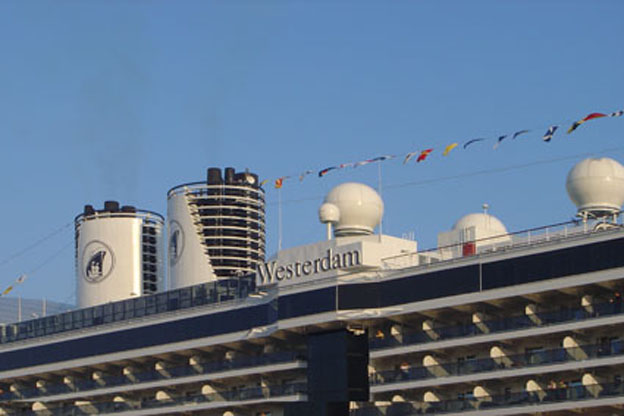 Cruiseschip ms Westerdam van de Holland America Line aan de Cruise Terminal Rotterdam